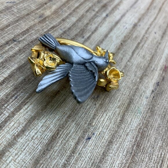 J.J. Hummingbird Vintage Flowers Pewter Gold Tone Pin Brooch - Picture 2 of 5